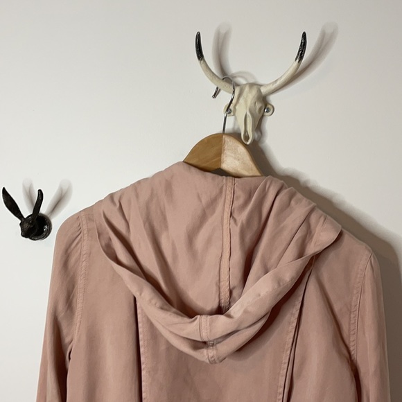 Silky light and flowy hooded jacket from DesignLab - Picture 5 of 6